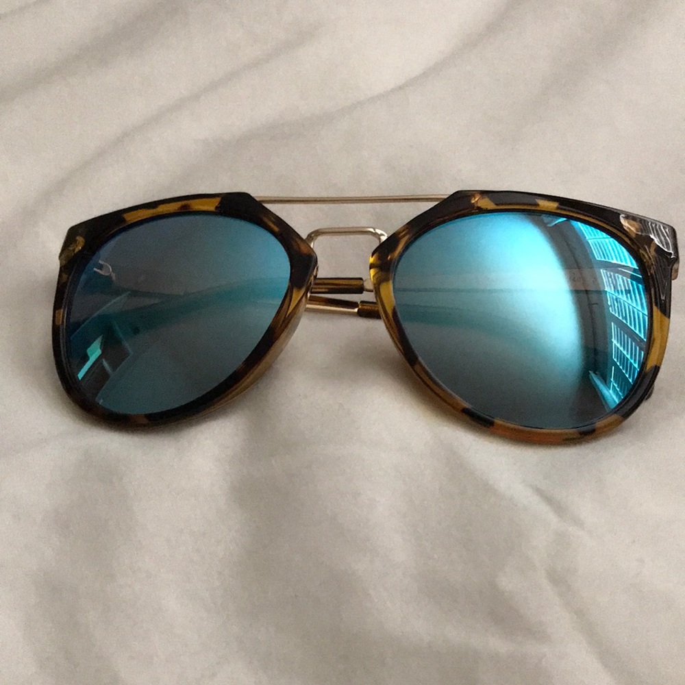 DVF Women's Sunglasses in Excellent Condition